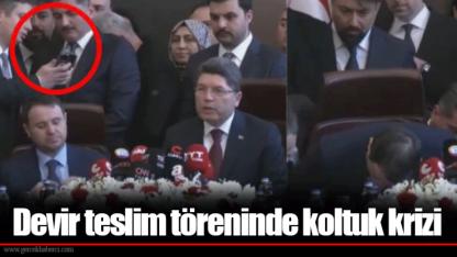 Devir teslim töreninde koltuk krizi