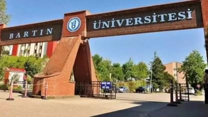 Eşine şiddetten tutuklanan Bartın Üniversitesi Genel Sekreteri Mesut Kasap'ın girdiği sınava başkasını soktuğu ortaya çıktı