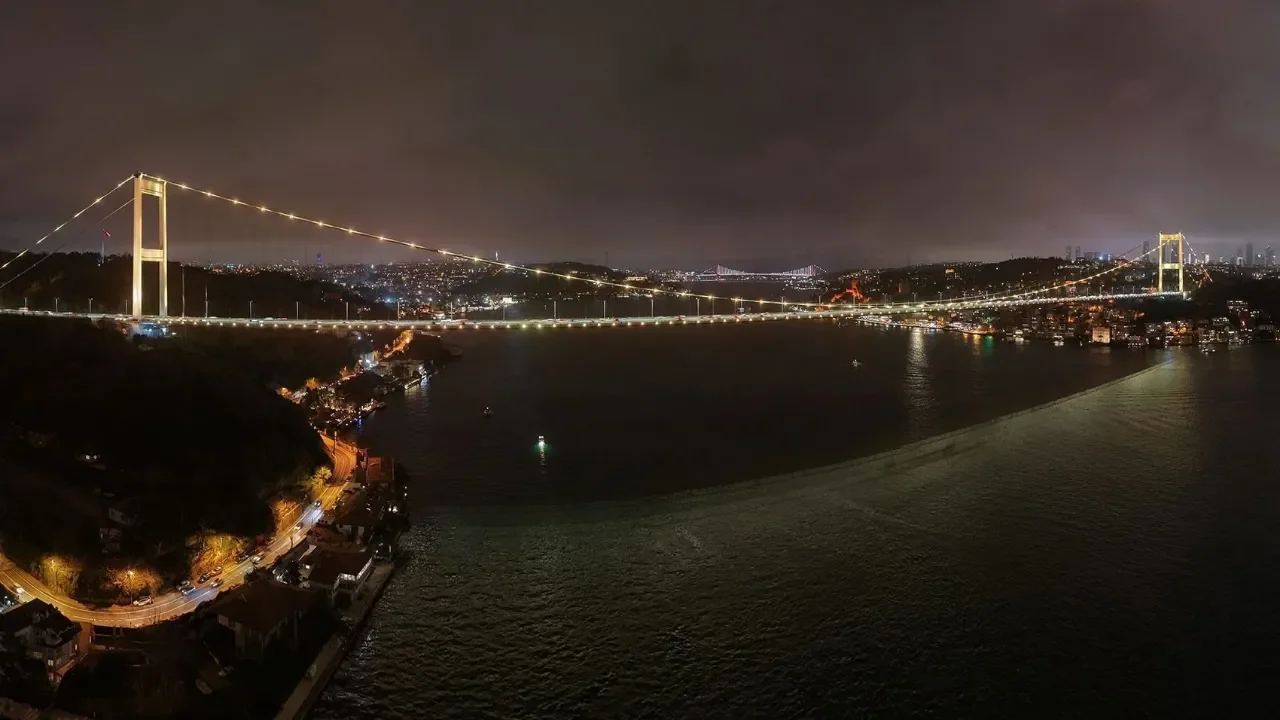 Fatih Sultan Mehmet Köprüsü kanser hastası çocuklar için sarıya büründü