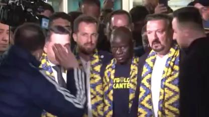 Fenerbahçe taraftarı yeni transferi N'Golo Kante'yi karşıladı
