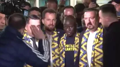 Fenerbahçe taraftarı yeni transferi N'Golo Kante'yi karşıladı