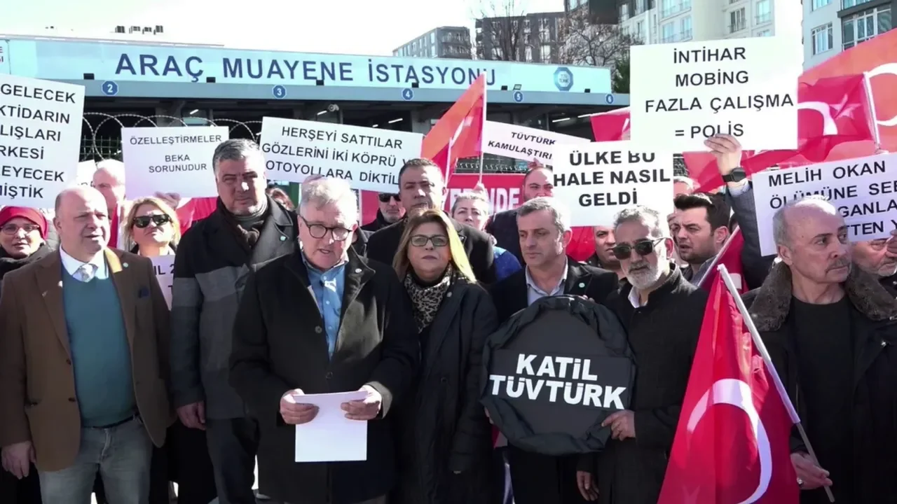 İYİ Parti'den TÜVTÜRK önünde siyah çelenkli tepki: Derhal kamulaştırılmalı