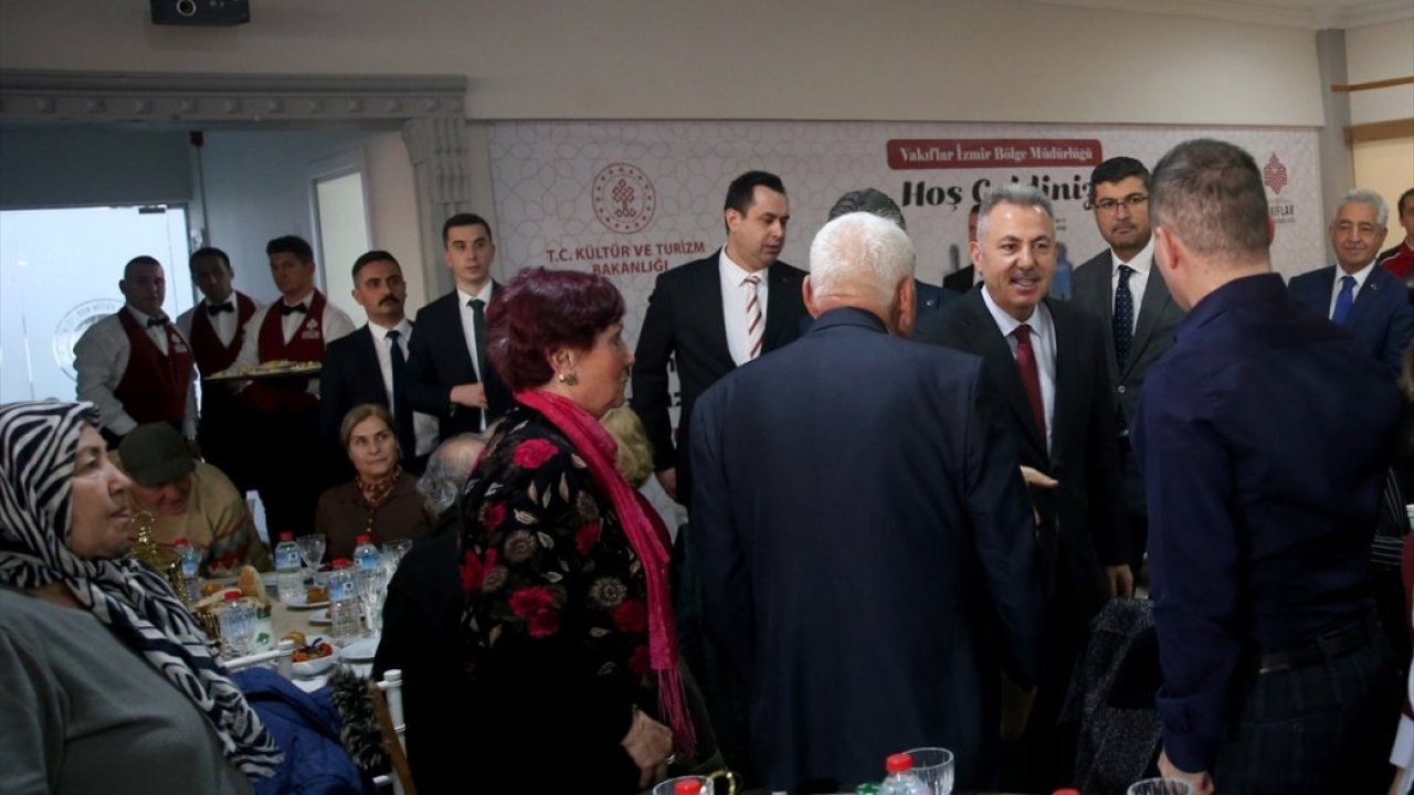 İzmir'de şehit yakınları ve gaziler "Büyük Aile Sofrası"nda buluştu