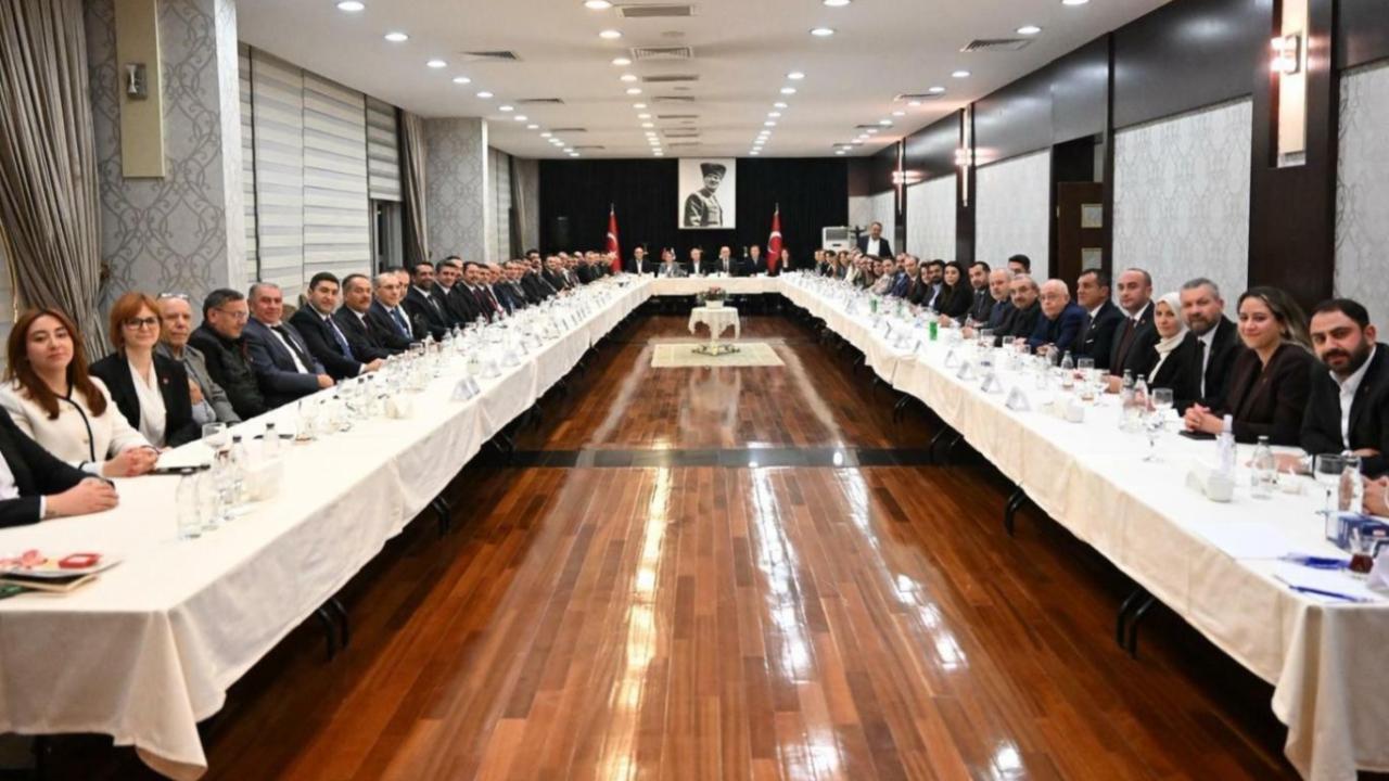 Mansur Yavaş ve CHP'li 15 ilçe belediye başkanından ortak açıklama: Yetkiyi milletten alırız, hesabı yine millete veririz