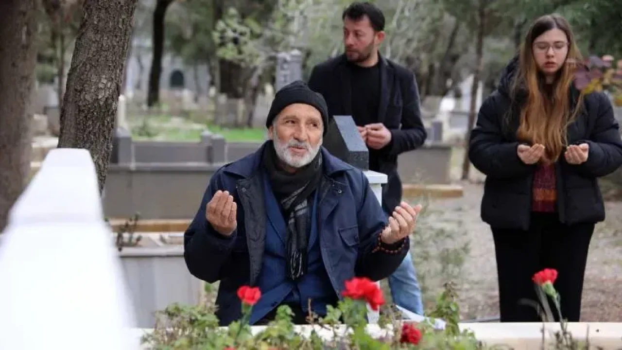 Oğlu, hamile gelini ve 2 torununu kaybeden baba: Mezarlık evimiz oldu, her gün buradayım