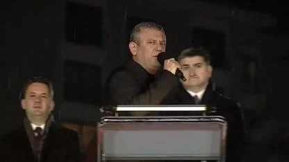 Özgür Özel, CHP'nin son ilçe mitingini gerçekleştiriyor: Ahlaki üstünlük bizdedir