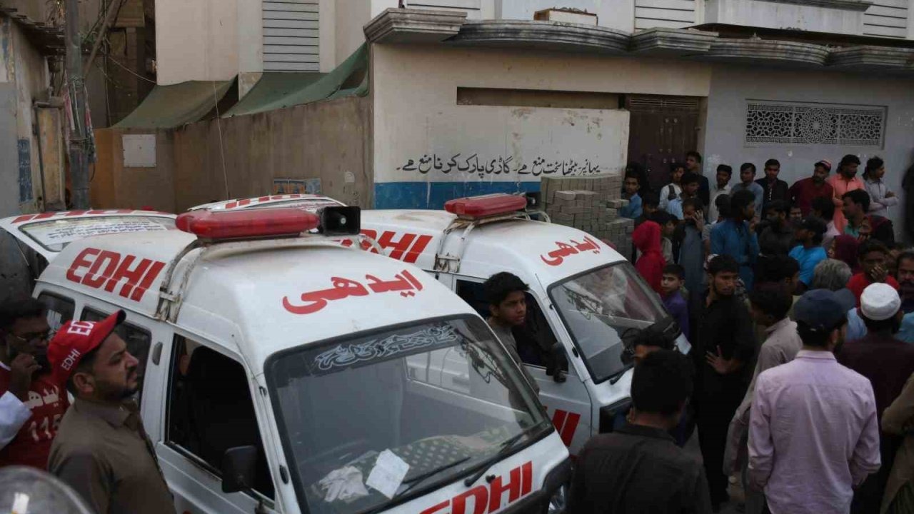 Pakistan’da üç katlı binada tüp patladı: 16 ölü, 14 yaralı