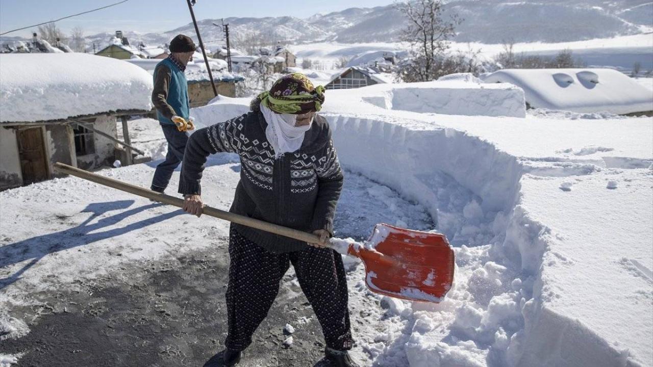 Sıcaklık rekor kırarken bu kadar kar neden yağıyor?