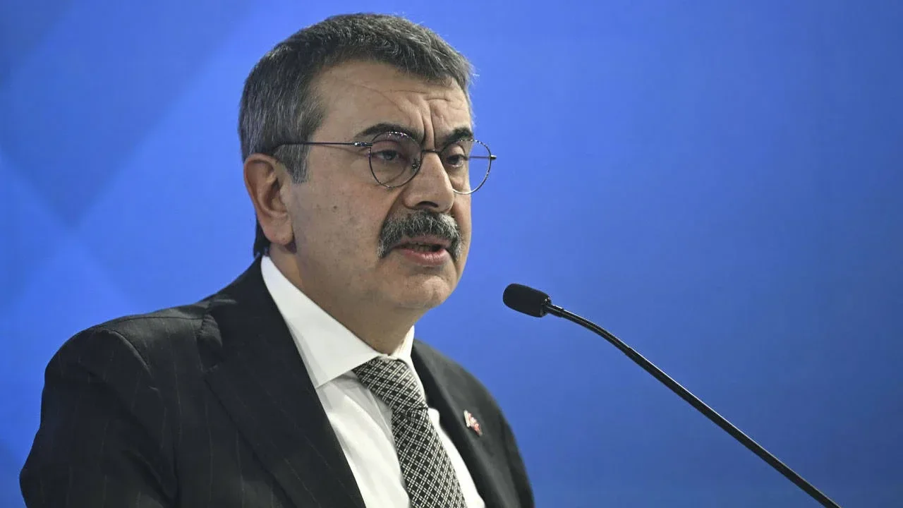 Yusuf Tekin'den muhalefete 'bayrak' sitemi: "Birisi çıkıp teşekkür etmedi"