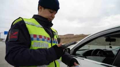 Ara tatil bayramla birleşti, sürücüler erken yola çıktı: 43 ilin geçiş noktasında denetimler artırıldı