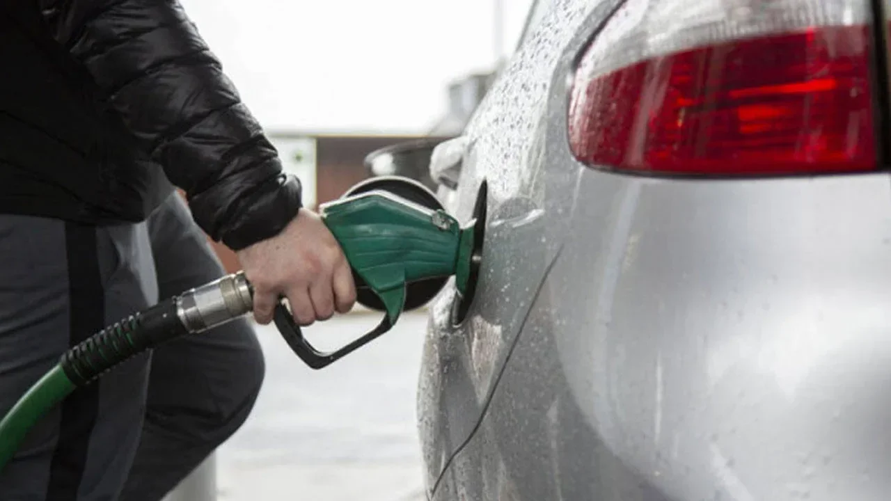 Akaryakıta yine zam geliyor