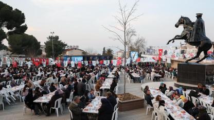 Alaşehirliler Büyükşehir’in İftar Sofrasında Buluştu