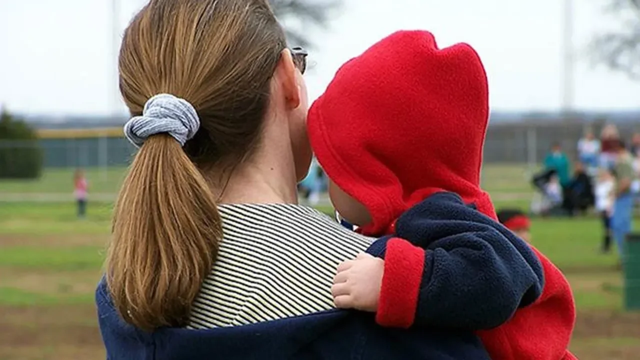 Anneler için yeni destek paketi Meclis yolunda: Doğum izni uzatılıyor, ödemeler artıyor