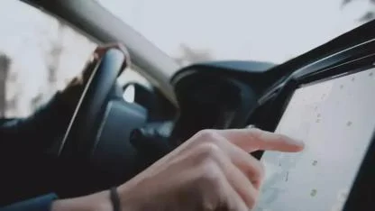 Arabada multimedya ekranlara ceza! CarPlay ve Android Auto yasak mı? Herkes bunu merak ediyor...