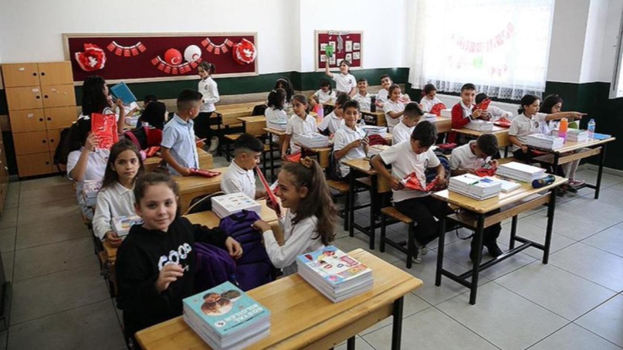 Bakan Tekin'den "Okullarda ara tatil kaldırılacak mı?" sorusuna yanıt