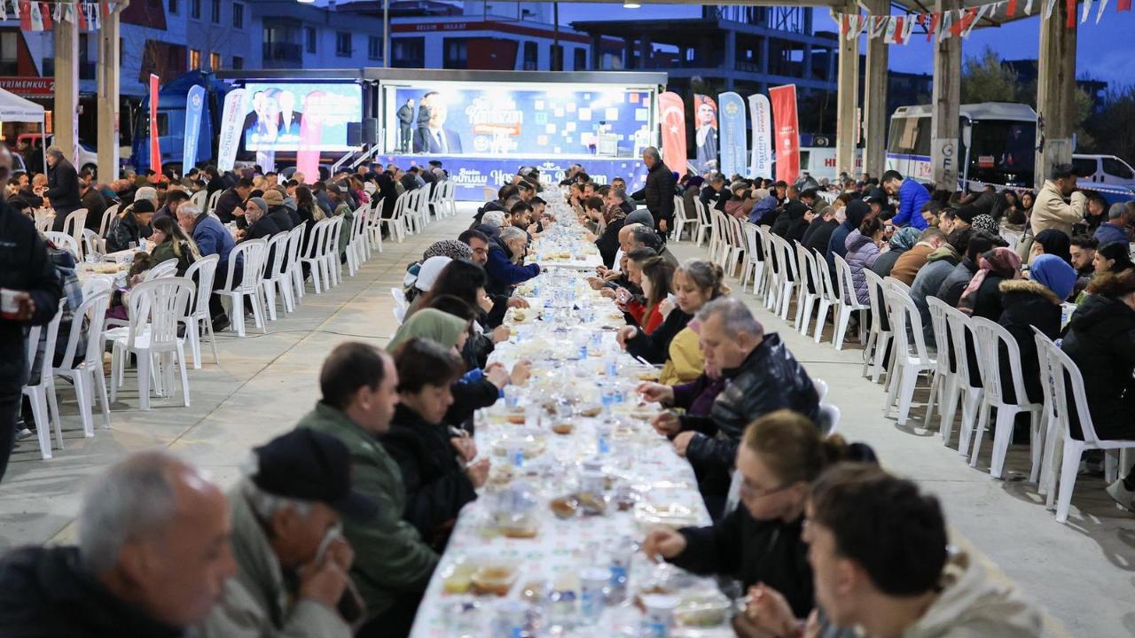 Başkan Dutlulu, Ramazan’ın Son İftarında Muradiye Sakinleriyle Buluştu
