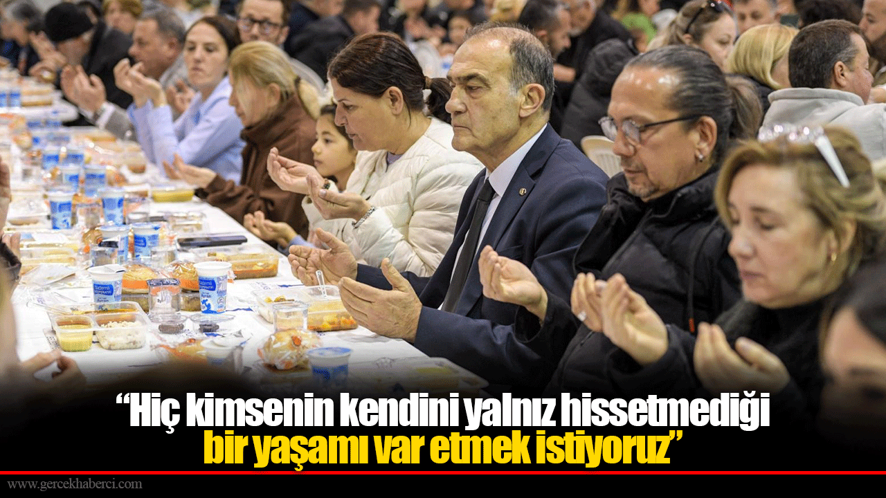 Büyükşehir’in iftar sofrası bu kez Foça’da kuruldu “Hiç kimsenin kendini yalnız hissetmediği bir yaşamı var etmek istiyoruz”