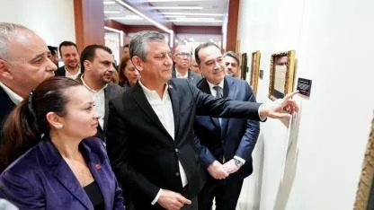 CHP Genel Başkanı Özgür Özel “Sarışın Bir Kurt” Sergisini Gezdi
