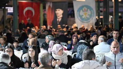 Demirci’deki İftar Sofrası Birlik ve Bereketi Aynı Sofrada Buluşturdu