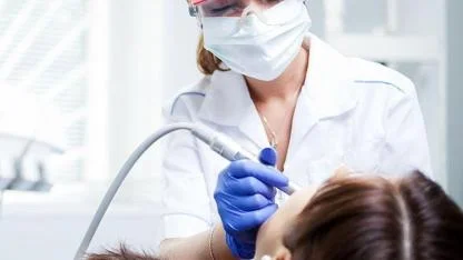 Diş hekimi, yapılmayan dişler için hastasını icraya verdi: Evine ve aracına haciz geldi!