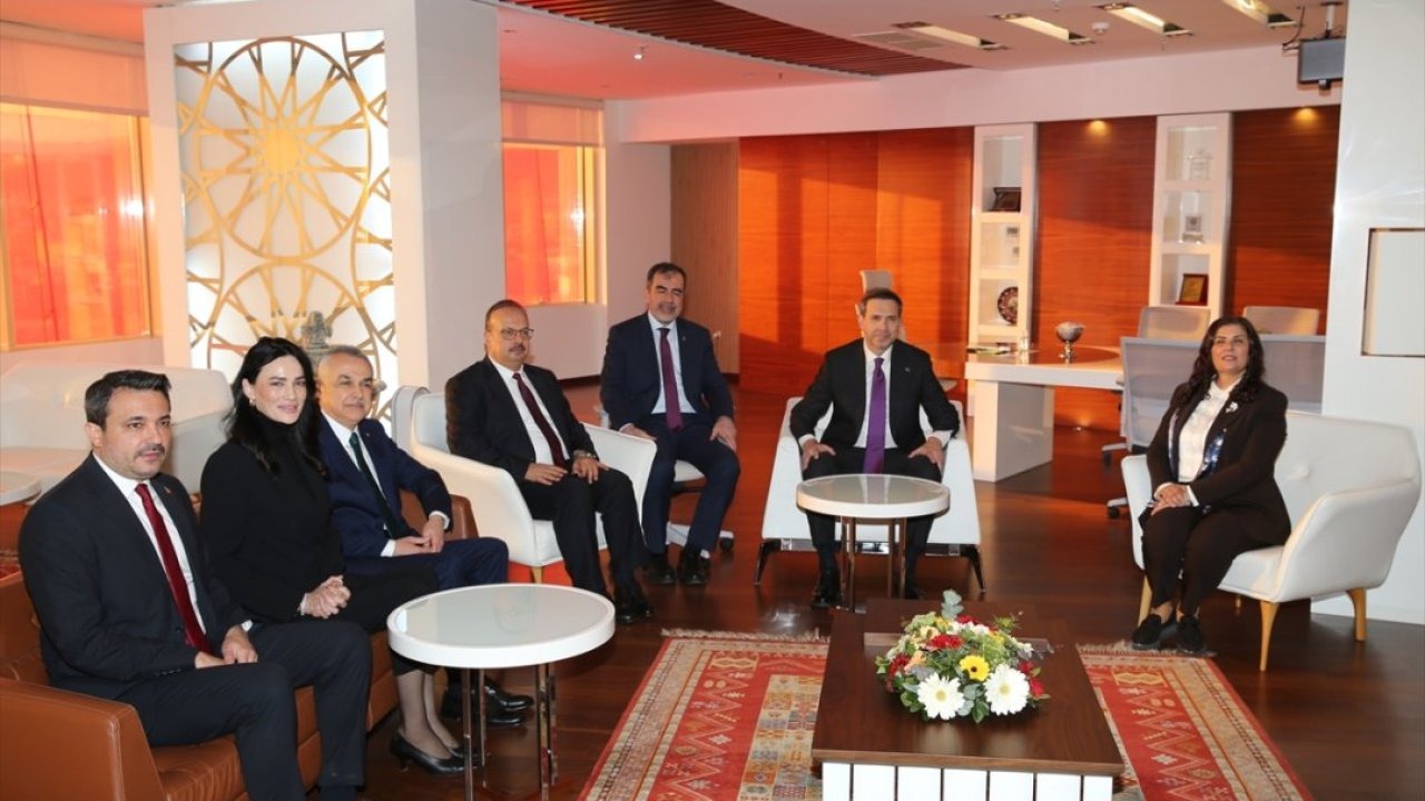 Enerji ve Tabii Kaynaklar Bakanı Bayraktar, Aydın'da MHP'nin iftarında konuştu: