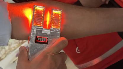 Fizik öğretmeni "damar bulucu" cihaz geliştirdi: Farklı ışık dalga boyları kullandık