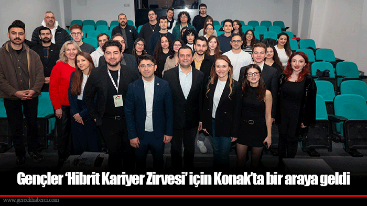 Gençler ‘Hibrit Kariyer Zirvesi’ için Konak’ta bir araya geldi