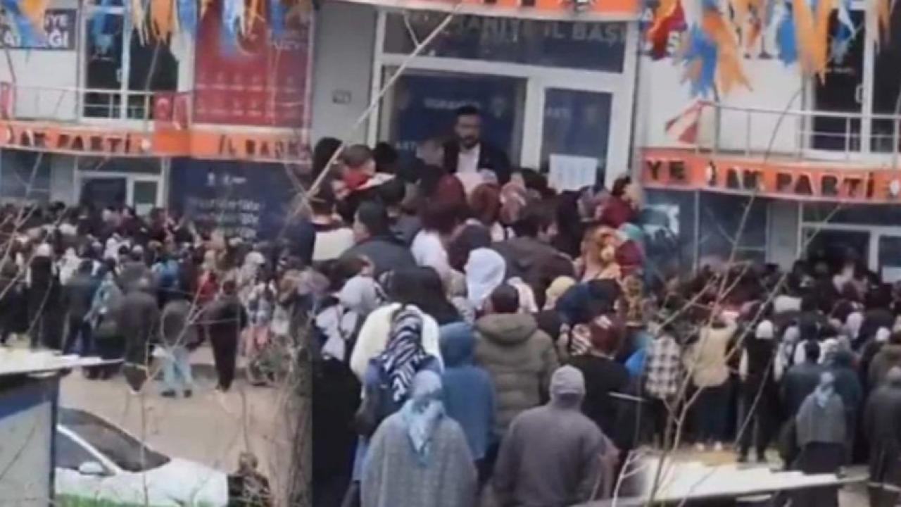 İYİ Partili vekilden dikkat çeken paylaşım: AK Parti binasında emekliye harçlık iddiası