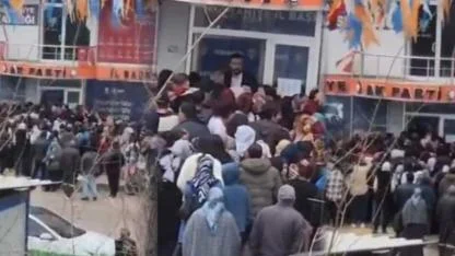 İYİ Partili vekilden dikkat çeken paylaşım: AK Parti binasında emekliye harçlık iddiası