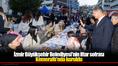 İzmir Büyükşehir Belediyesi'nin iftar sofrası Kemeraltı'nda kuruldu