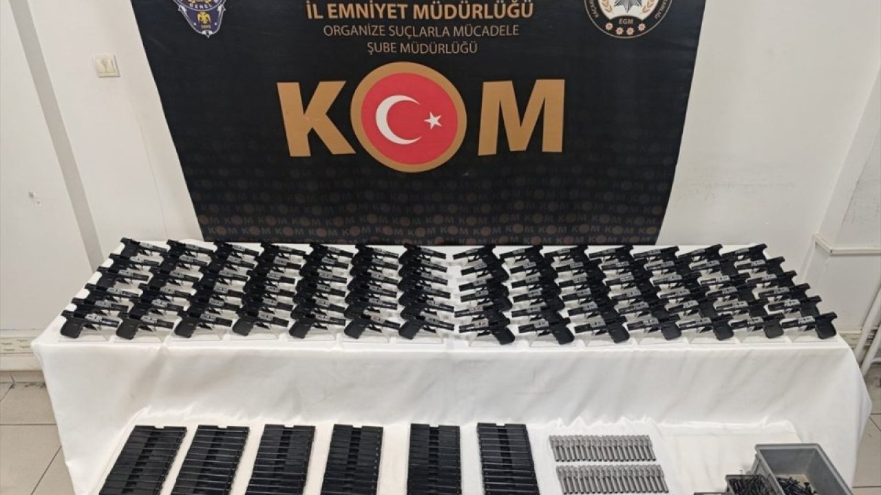 İzmir merkezli suç örgütüne yönelik operasyonda yakalanan 10 şüpheli tutuklandı
