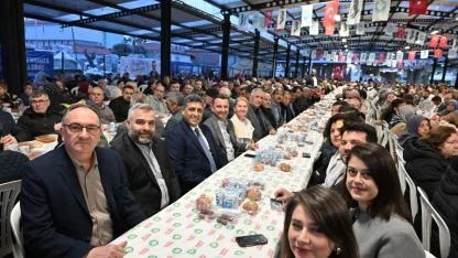 Manisa Büyükşehir’in İftar Sofrası Akhisar’da Kuruldu
