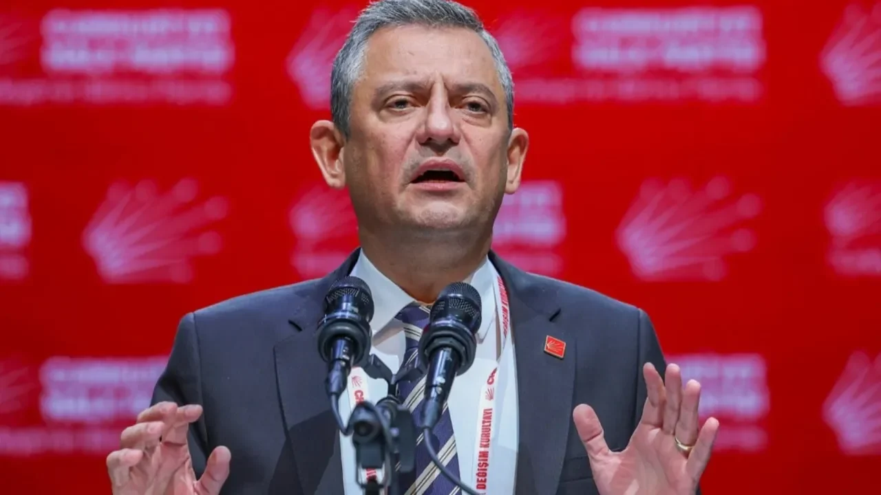 Özgür Özel’den İsmail Arı’nın gözaltına alınmasına tepki: 'Gazetecilik suç değildir'