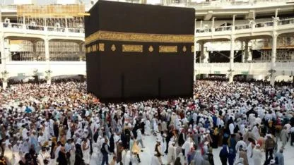 Umre yolcuları birbirine girdi