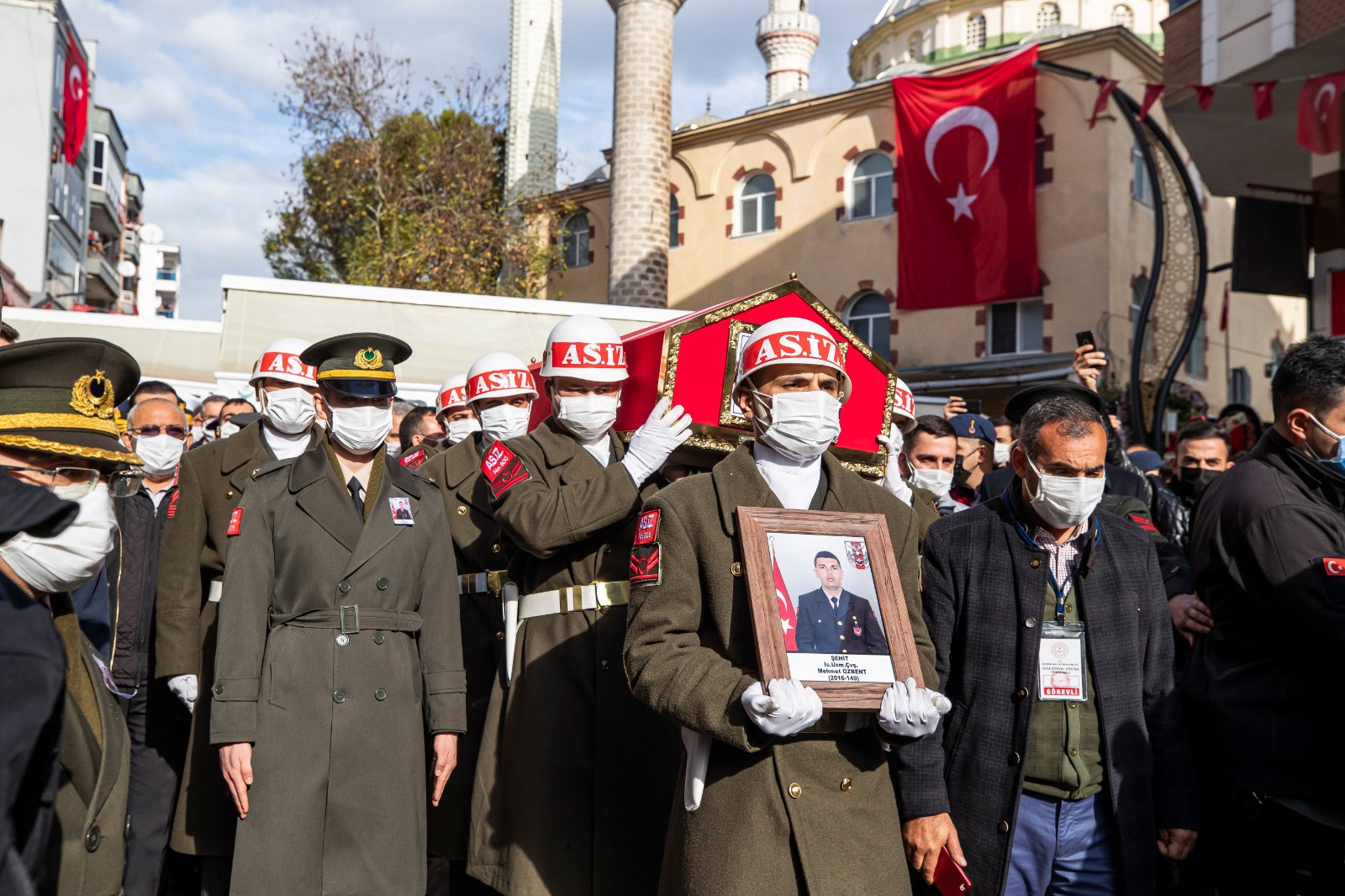 İzmir şehidini uğurladı