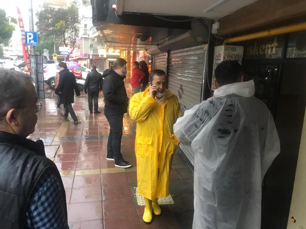 Başkan Batur, taşkında sahada!