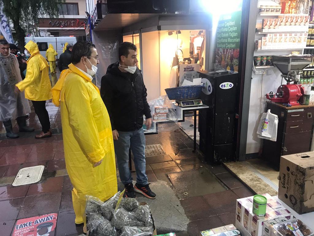 Başkan Batur, taşkında sahada!
