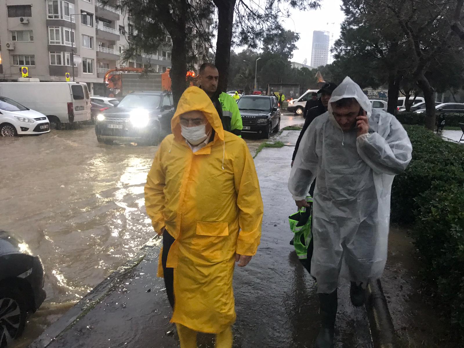 Başkan Batur, taşkında sahada!