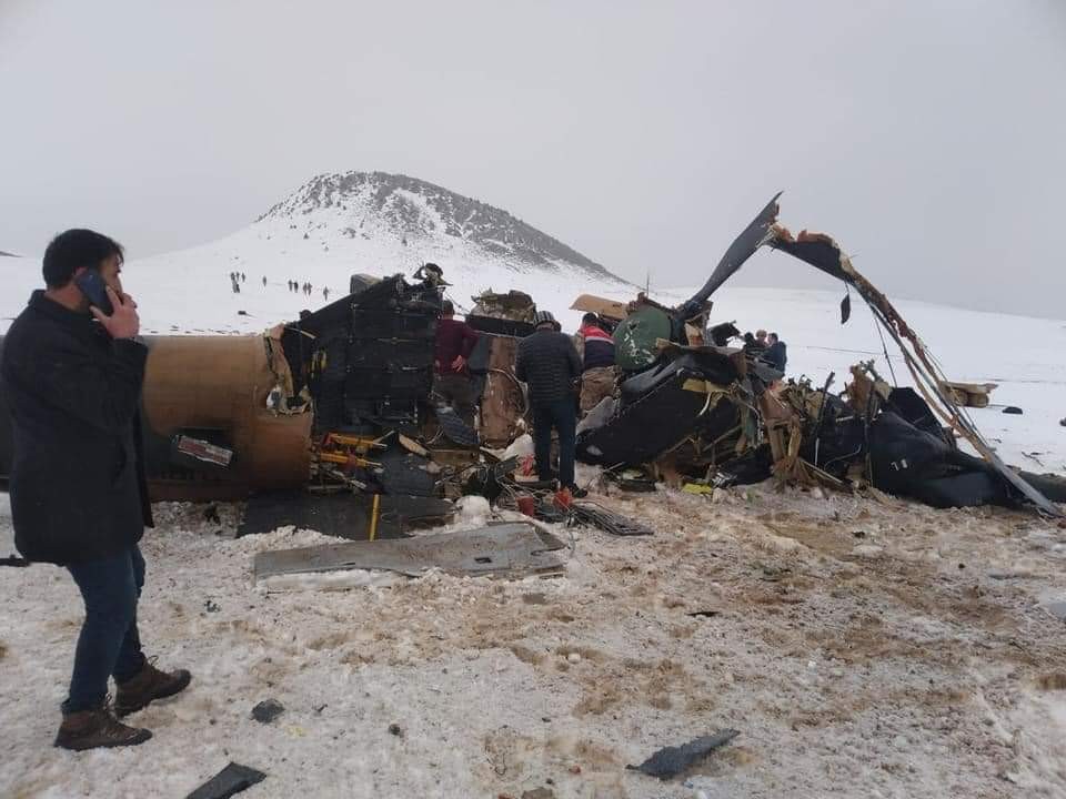 Bitlis'te askeri helikopter düştü: 11 şehit, 2 yaralı!