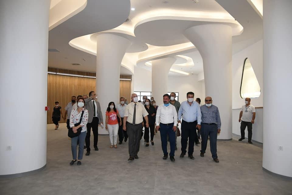Yok sayılan meclis üyeleri proje gezisini protesto etti...22 CHP'li üyeden 14'ü  katılmadı