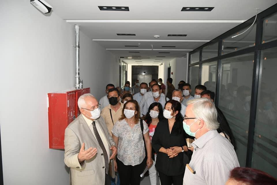 Yok sayılan meclis üyeleri proje gezisini protesto etti...22 CHP'li üyeden 14'ü  katılmadı