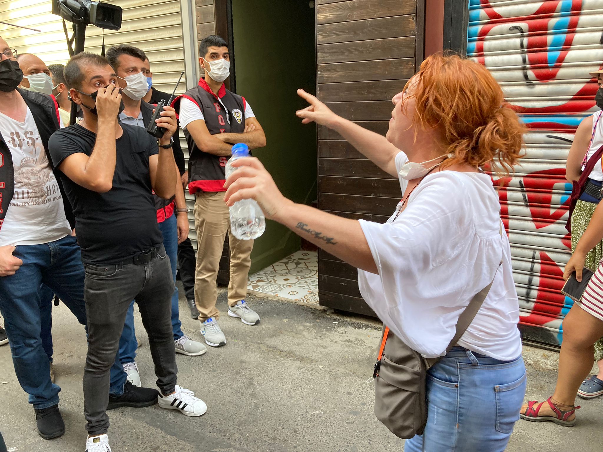 İzmir'de İstanbul Sözleşmesi gerginliği: Polisten biber gazlı müdahale