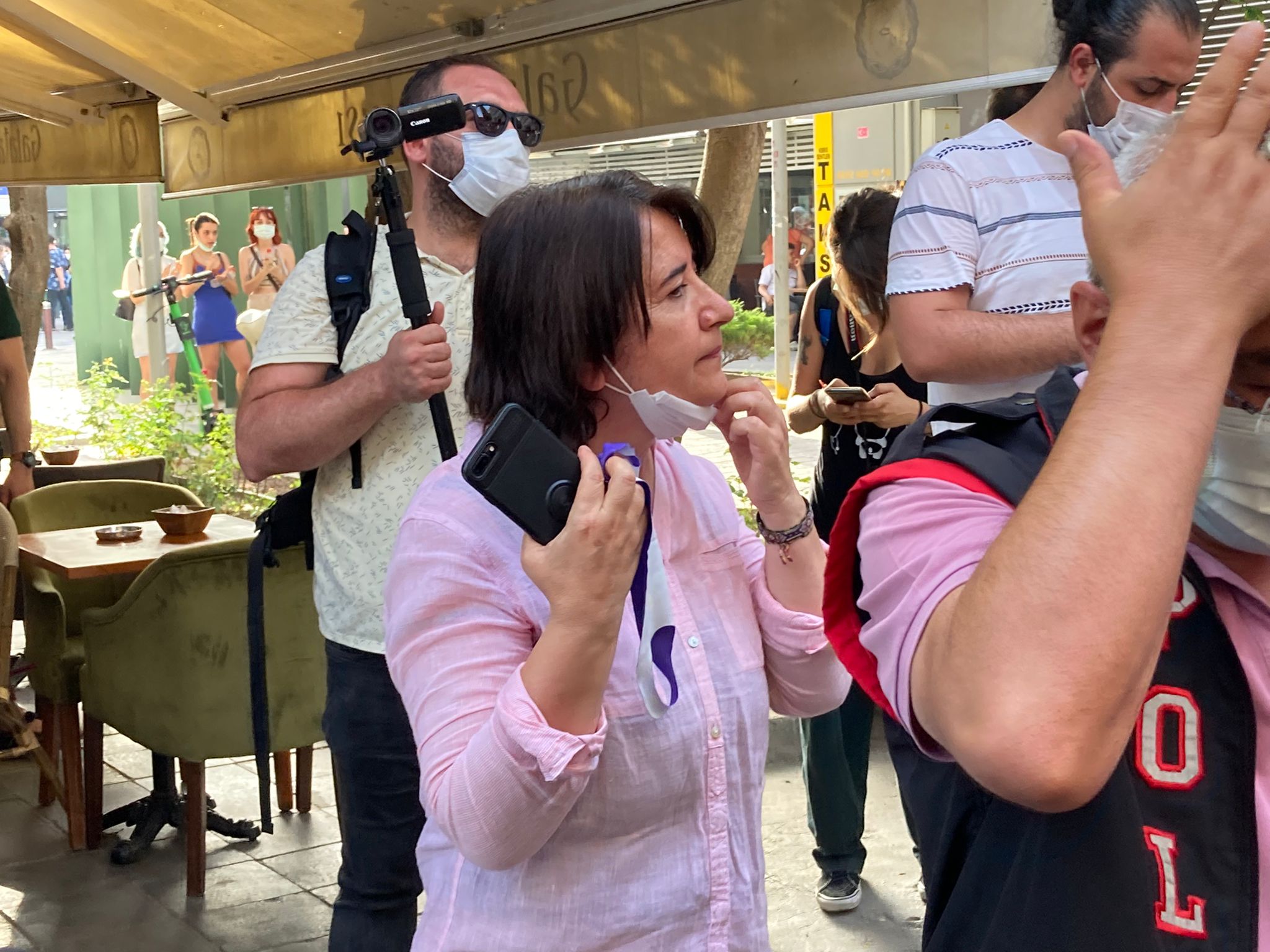 İzmir'de İstanbul Sözleşmesi gerginliği: Polisten biber gazlı müdahale