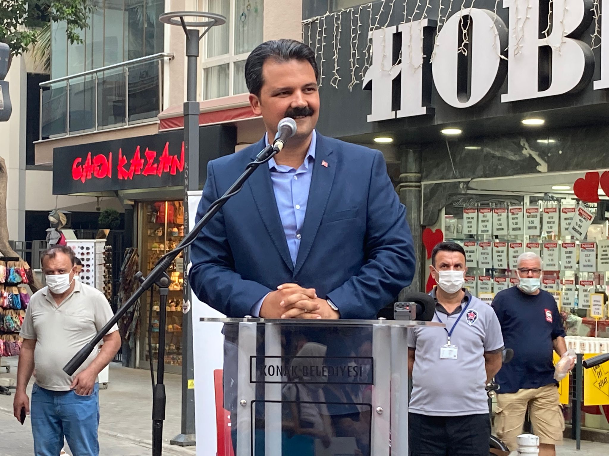 Alsancak’ta barış güvercinleri özgürlük için uçtu: “Her türlü ötekileştirmeye hayır diyoruz”
