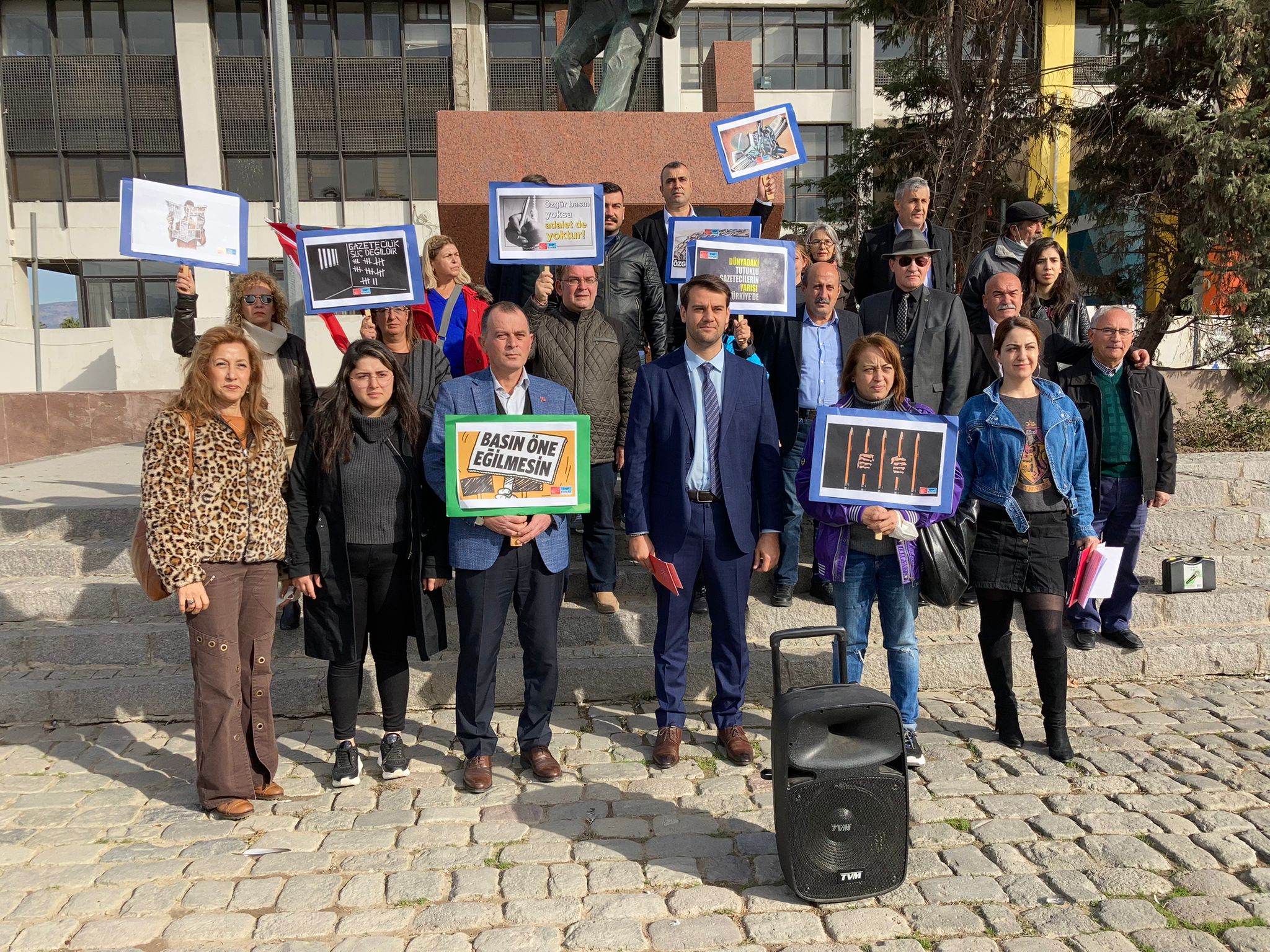 CHP Konak basının sorunlarına dikkat çekti: “Basın özgürlüğünün önündeki en büyük engel AKP hükümeti”