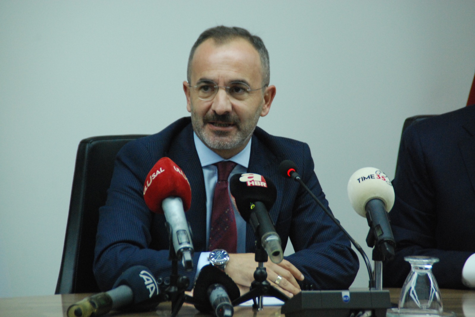 AK Parti’den İzmir’de ortak bildiri: “Engelleniyoruz yalanı artık bayatladı!”