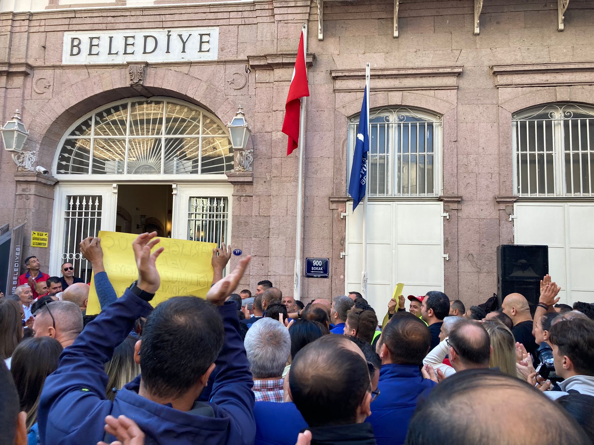 İşçilerden Tunç Soyer’e anlamlı destek: Soyer, “Ben bedel ödemeye hazırım”