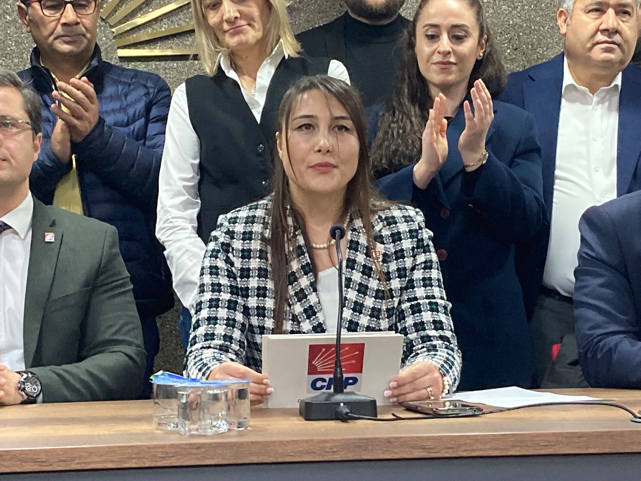 CHP İzmir'den milletvekilliği için ilk istifa geldi!