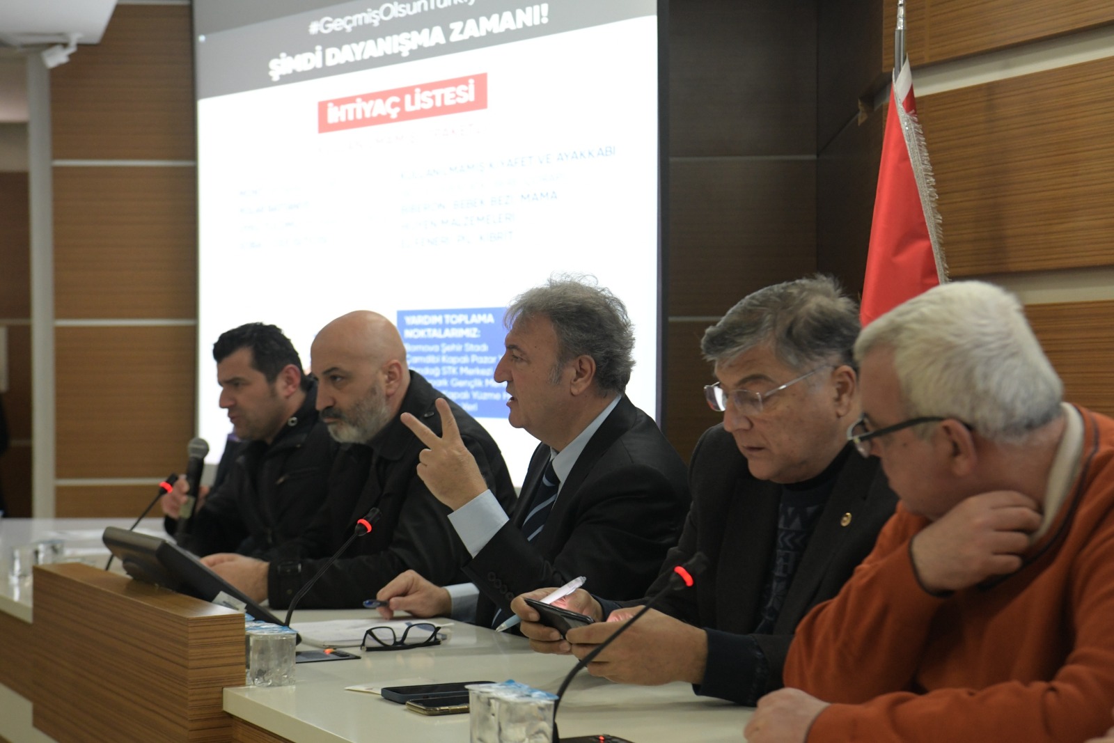 Bornova yardıma koşuyor