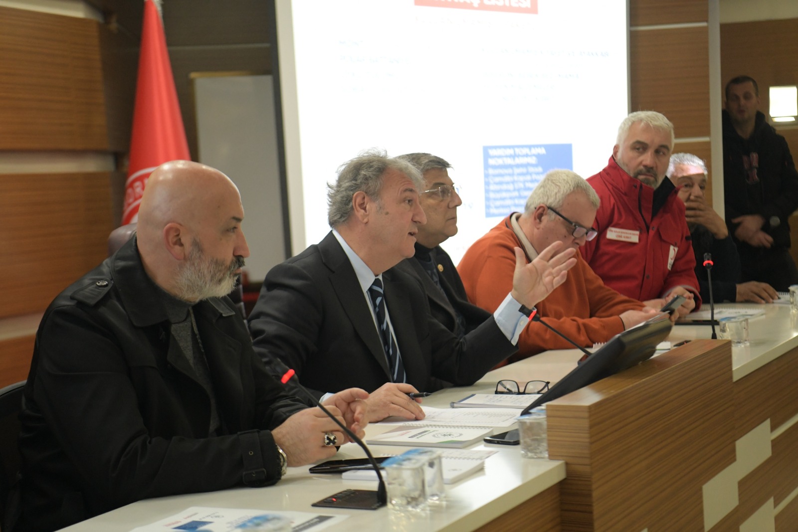 Bornova yardıma koşuyor
